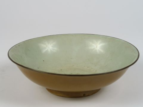 Coupe évasée en porcelaine à couverte café au lait extérieure, cerclée