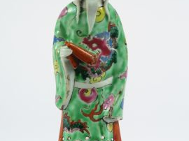 Sujet en biscuit émaillée polychrome aux émaux de la famille rose, fig