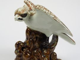 Sujet en porcelaine de Chine émaillée dans des tons de brun et de roug