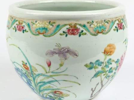 Petite vasque à poisson ou jardinière en porcelaine et émaux famille r