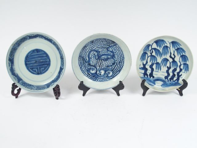 Lot de trois coupes en porcelaines bleu blanc de Hue, l’une à décor d’