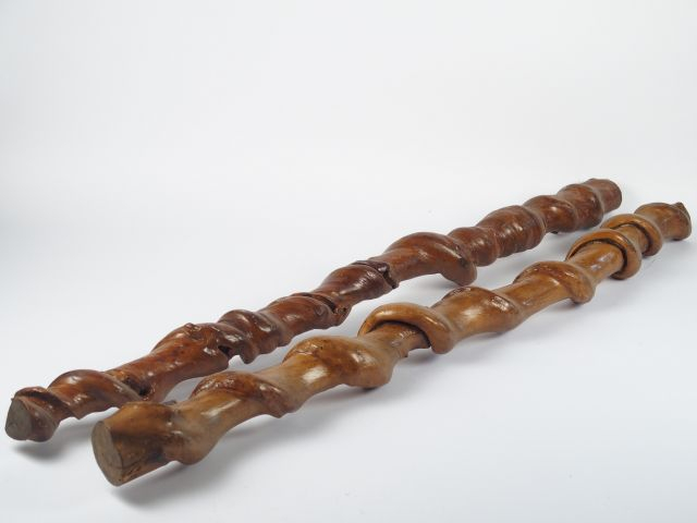 Paire de grands bois tourné