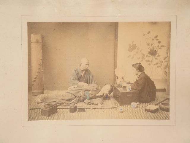 Ensemble de 6 photographies, noir et blanc et polychromes 'Vues du Jap