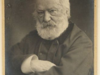 Vente aux enchères HUGO (Victor). Portrait photographique par NADAR (ca 1884). Carte phot