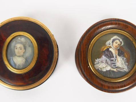 Boite fin XIXème en palissandre, couvercle orné d'une miniature figura