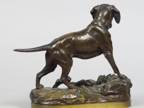 LECOURTIER "Chien de chasse et lièvre".  Sculpture en bronze à patine 
