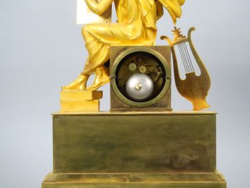 Pendule de cheminée Restauration en bronze doré "Portrait de Virgile",
