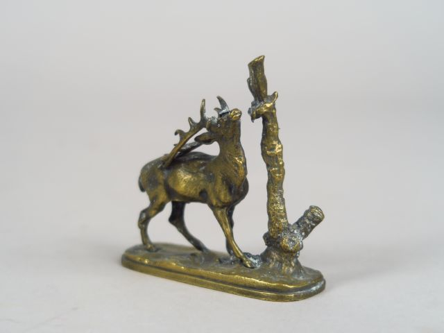 Pierre-Jules MENE « Le grand cerf » Sujet en bronze. Signé.  9 x 8,5 c