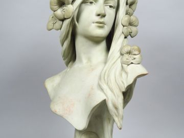 G. COUDRAY "Allégorie de Flore". Sculpture en terre cuite patinée. Sig