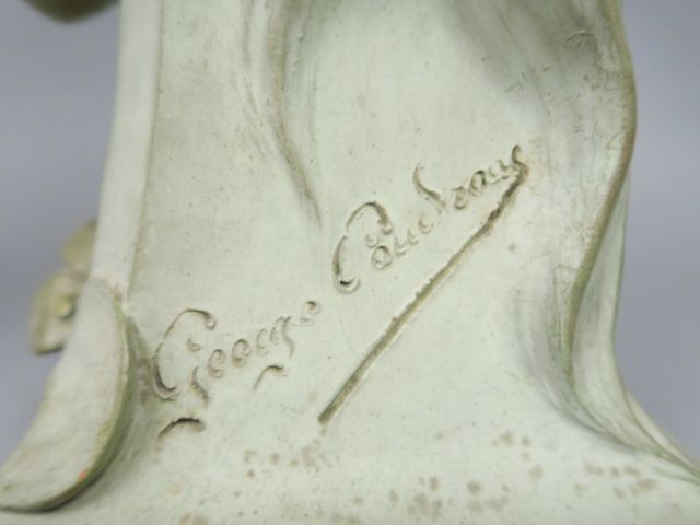 G. COUDRAY "Allégorie de Flore". Sculpture en terre cuite patinée. Sig