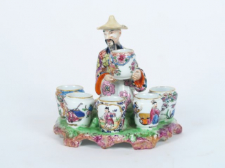 Vente aux enchères Pot d'aquarelliste en porcelaine polychrome par Samson à Paris, à déco