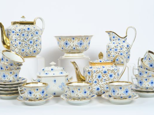 Service à thé Restauration en porcelaine de Paris à décor de fleurette
