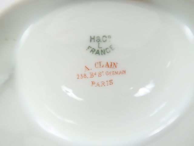 Service de table en porcelaine blanche et dorée début XIXème (quelques