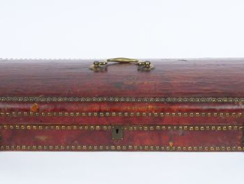 Coffret de violon XVIIIème en cuir, bronze et laiton