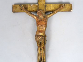 Vente aux enchères 	Crucifix XVIIIème en bois doré (petits accidents)
