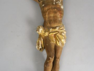 Vente aux enchères Fragment de sculpture XVIII ème en bois polychrome « Christ en croix »