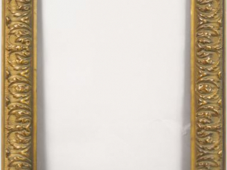 Vente aux enchères Cadre XVIIIème en bois et stuc doré 46,5 x 40 cm  on y joint un cadre 