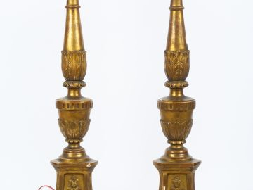Paire de candélabres début XIXème en bois doré, montés à l'électricité