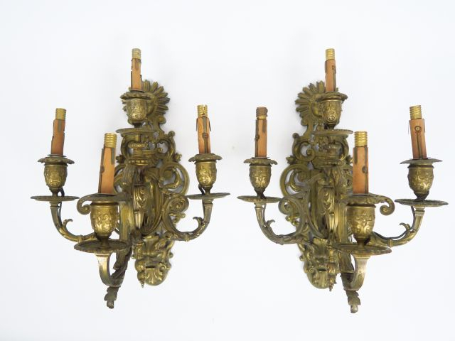 Paire d'appliques Napoléon III de style Louis XIV en bronze, éclairant
