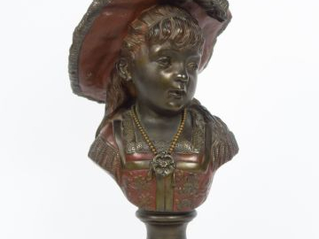 E. ROUSSEAU 'Fillette au chapeau'. Sculpture en bronze polychrome, sig