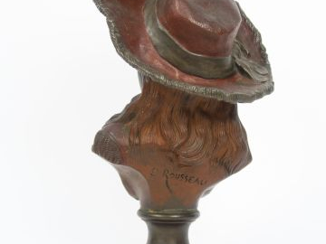 E. ROUSSEAU 'Fillette au chapeau'. Sculpture en bronze polychrome, sig
