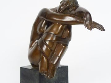 Albert AUX 'La prisonnière'. Sculpture en bronze à patine brune, signé