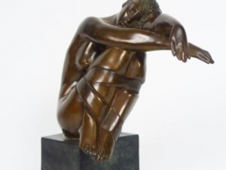 Vente aux enchères Albert AUX 'La prisonnière'. Sculpture en bronze à patine brune, signé