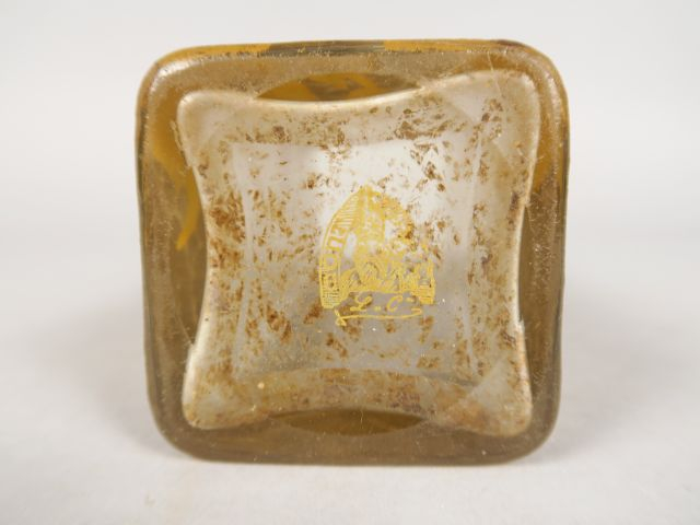 Montjoie Saint-Denis. Vase en cristal, à décor polychrome d’iris. Sign