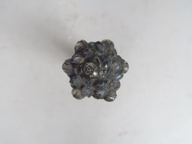 LALIQUE. Flacon de parfum en verre modèle 'Pan' vers 1920 (bouchon blo