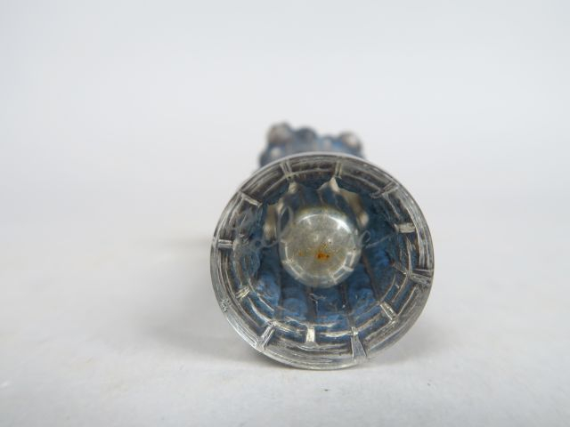 LALIQUE. Flacon de parfum en verre modèle 'Pan' vers 1920 (bouchon blo