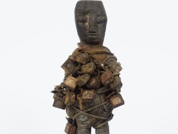 Fétiche Botchio, Fon, Bénin Bois dur, patine croûteuse, étoffe, fibres