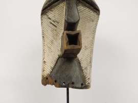 Masque Songye, République Démocratique du Congo Bois mi-dur, kaolin H.