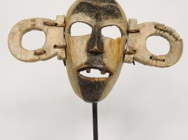 Masque Boa, République Démocratique du Congo Bois mi-dur, pigments bla