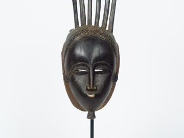 Masque Baoule à coiffure en peigne, Côte d’Ivoire Bois à patine brun f