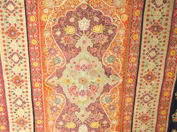 Tenture orientale en soie brodée Dim. 220 x 146 cm