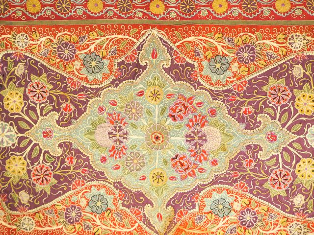 Tenture orientale en soie brodée Dim. 220 x 146 cm