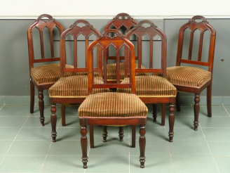 Vente aux enchères Suite de six chaises Restauration en acajou