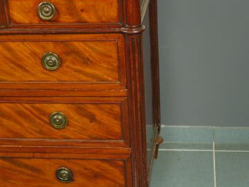 Commode Louis XVI en acajou et placage d'acajou, ouvrant à six tiroirs