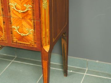 Commode Transition Louis XV-Louis XVI en marqueterie, ouvrant à deux t