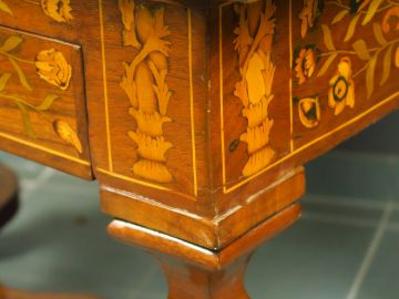 Table Louis XIII en marqueterie