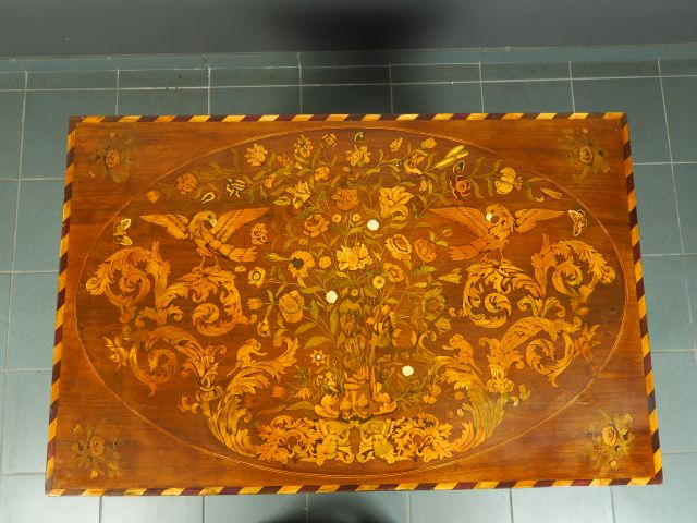 Table Louis XIII en marqueterie