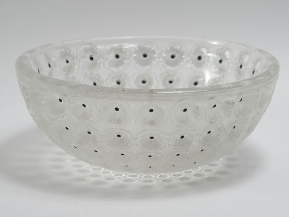 LALIQUE. Coupe "cactus". H. : 10,5cm, Diam. : 25cm Signée.