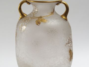 Grand vase à anses Art Nouveau en verre givré, à décor émaillé et doré