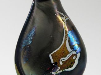 R. PIERINI. Vase en verre polychrome. H. 38 cm. Signé et daté 1990.