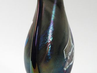 R. PIERINI. Vase en verre polychrome. H. 38 cm. Signé et daté 1990.