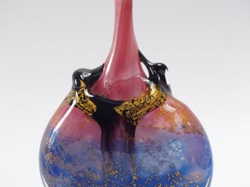 Deux différents flacons en verre polychrome à décor d'inclusions et d'