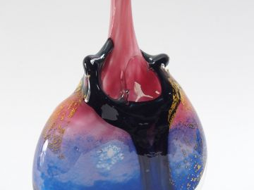 Deux différents flacons en verre polychrome à décor d'inclusions et d'