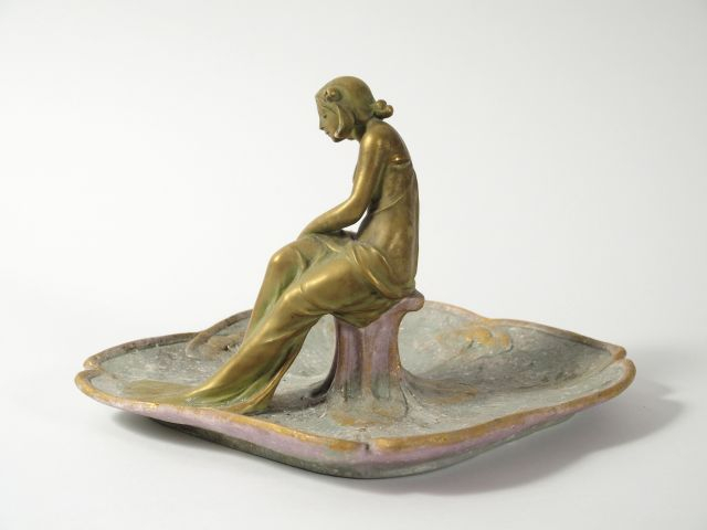 Vide poche Art Nouveau 1900 autrichien en céramique polychrome, à déco