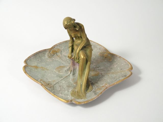 Vide poche Art Nouveau 1900 autrichien en céramique polychrome, à déco