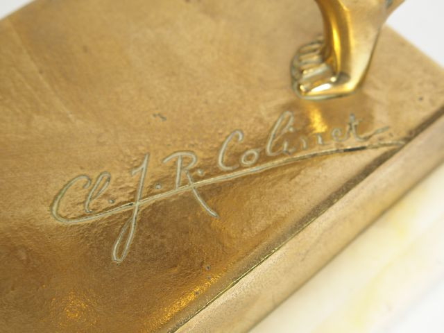 COLINET. Sculpture en bronze doré « Danseuse ». Socle en onyx. H. : 33